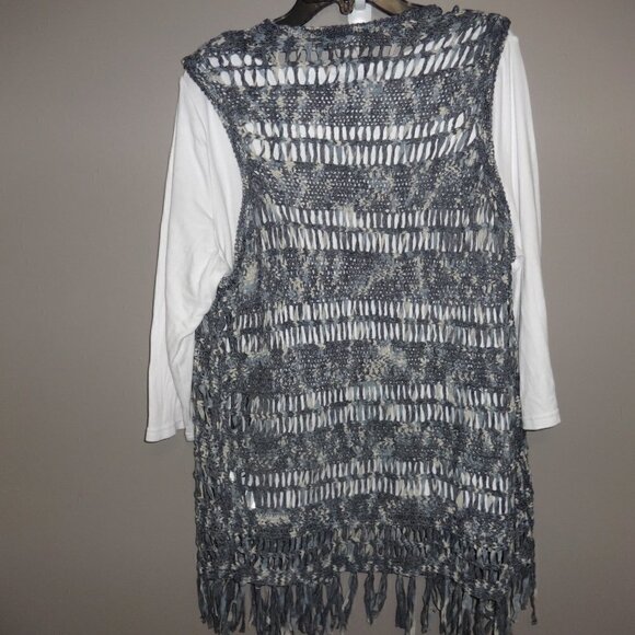 Chico's long crochet  bo-ho style vest size 2  ( 12-14), blue and white $24.00 - Picture 3 of 4